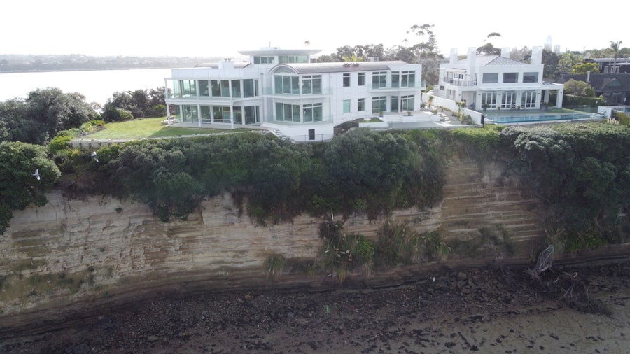 7 D25 B381 D918 42 F3 AB67 E364910 C9 FE4 1 105 c